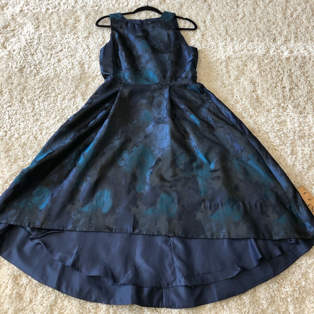 Prom shortsleeved dress.